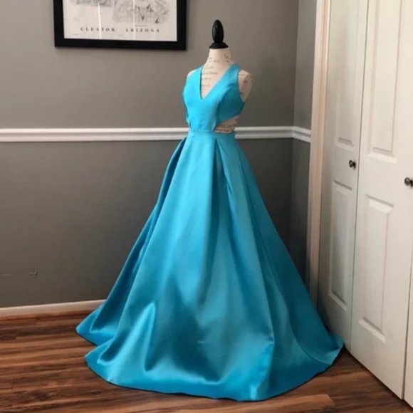 NEW JOVANI SZ 8 CUT OUT FORMAL BALL GOWN WITH POCKETS - Picture 3 of 8